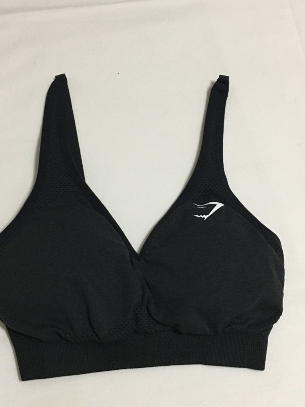 Gymshark Women's Vital Seamless 2.0 V Neck Sports Bra Black Size Medium